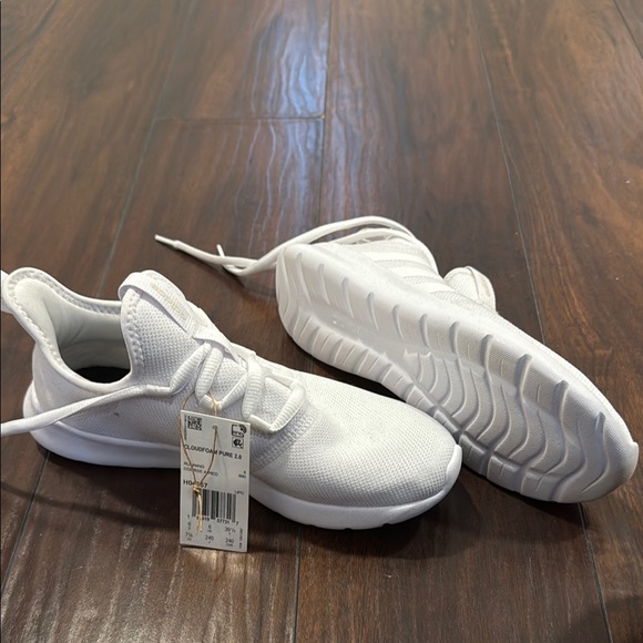 Adidas White Sneakers Modern Streamlined Design - Picture 3 of 3